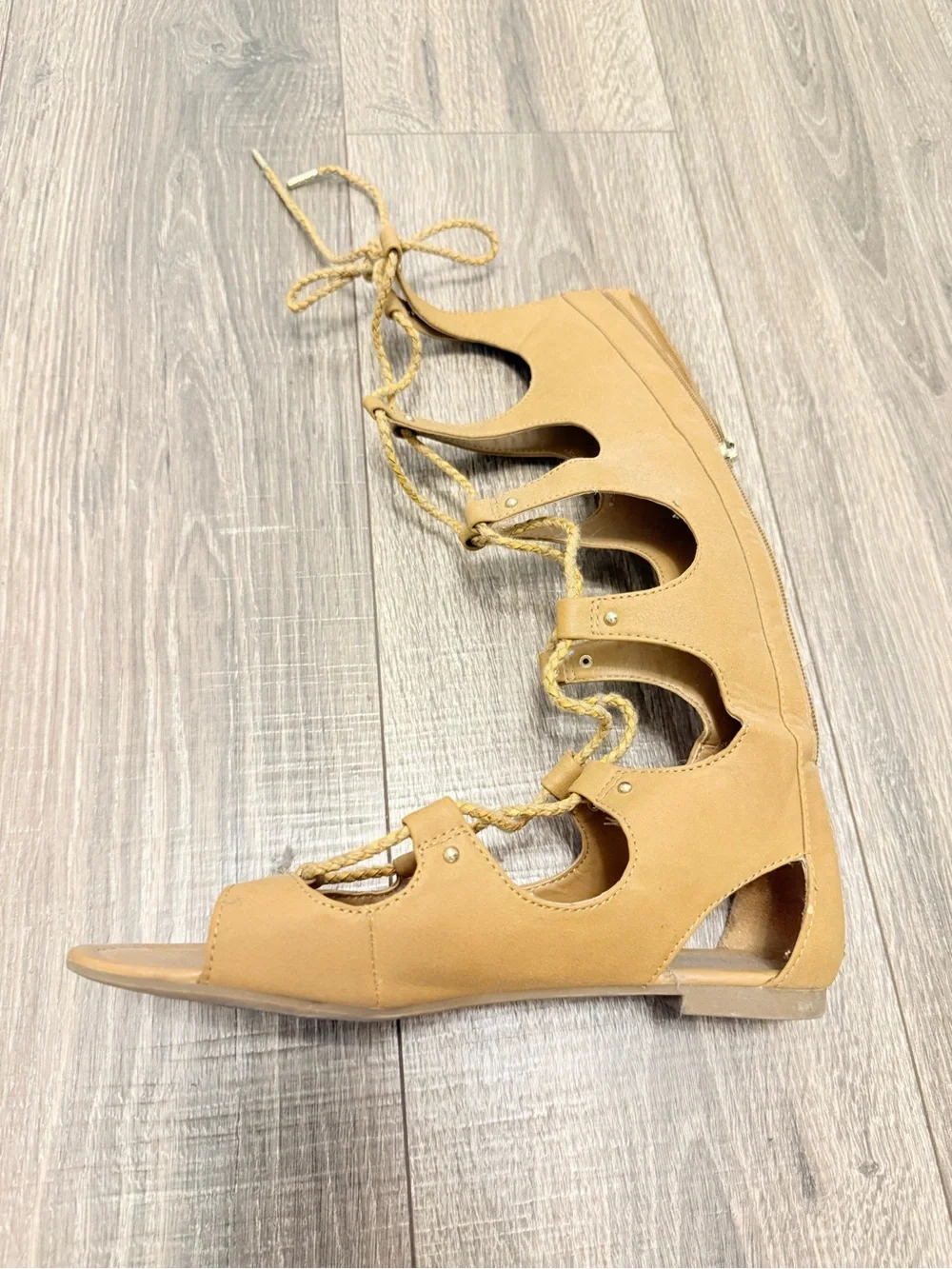 Bar III Rayanne Gladiator Sandals Women’s 7.5 Tan Lace Up Knee High Flats